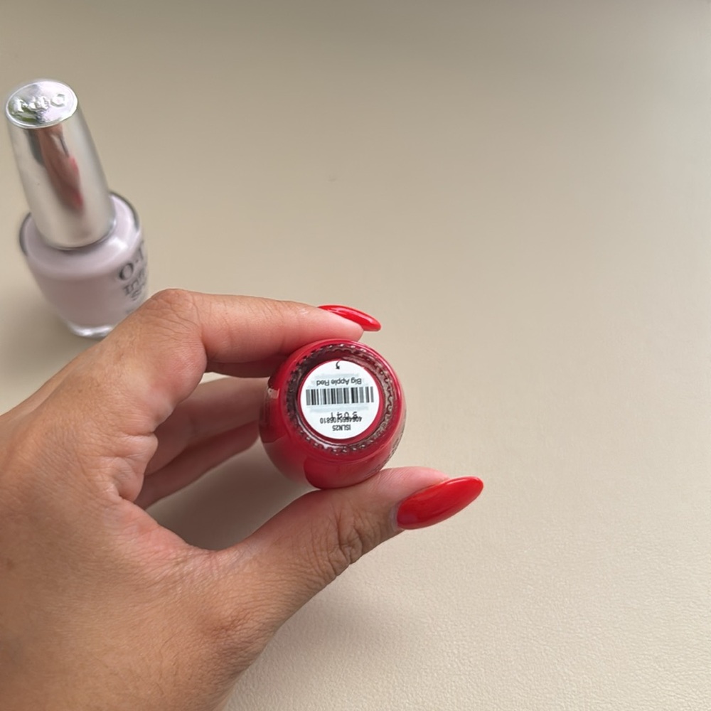 OPI Infinite Shine Duo - Big Apple red and Baby,take a vow - Picture 3 of 3